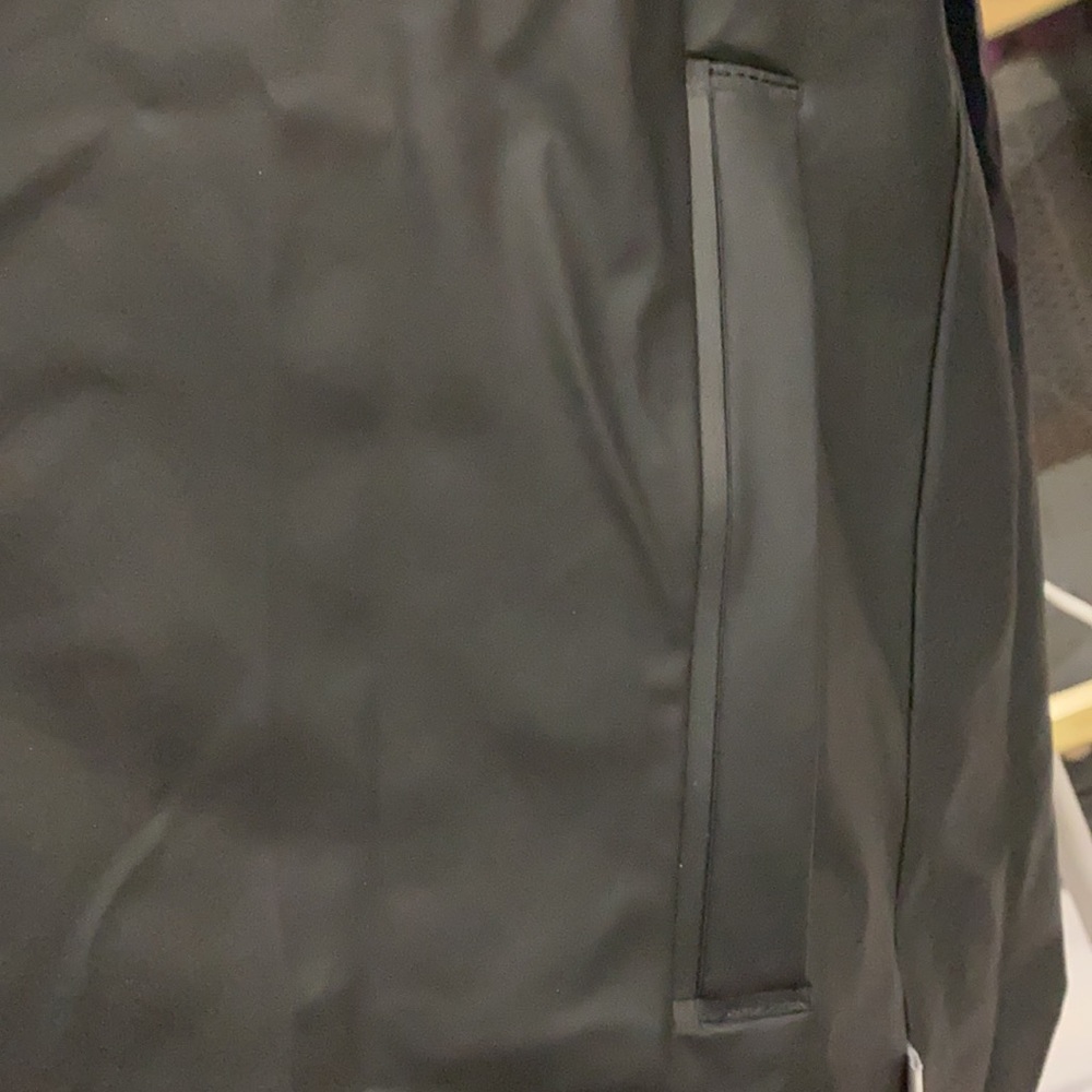 Women Rains Coat - Picture 9 of 10